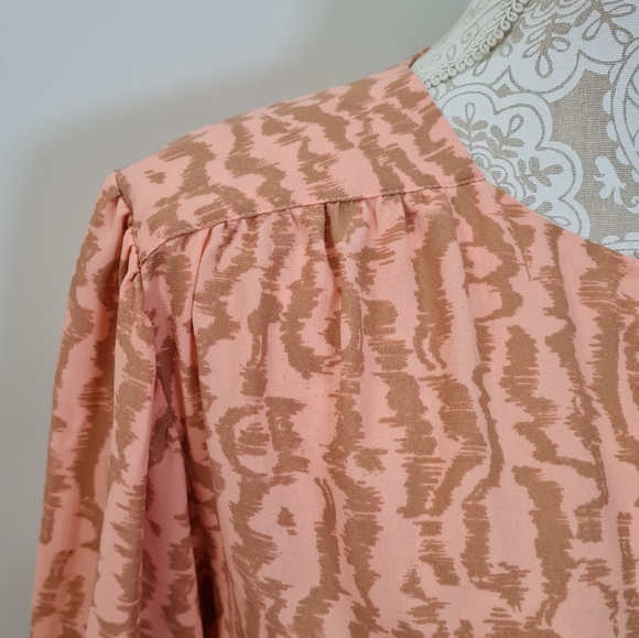 Elizabeth and James Anthropologie Blouse Peachy Pink Tan Leopard Puffy Sleeve XS - Picture 6 of 14